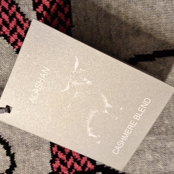 Alashan Cashmere Blend Sweater NWT.  SIZE L - Picture 5 of 5